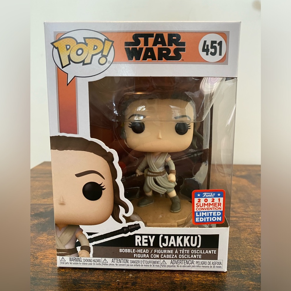 Funko Pop! Star Wars - Rey (Jakku)  #451 - 2021 Summer Convention